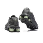 Nike-skor i silver och svart