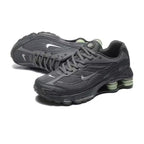Nike-skor i silver och svart