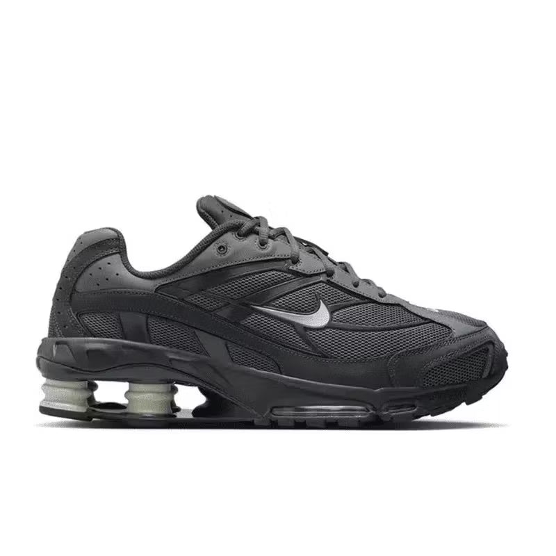 Nike-skor i silver och svart