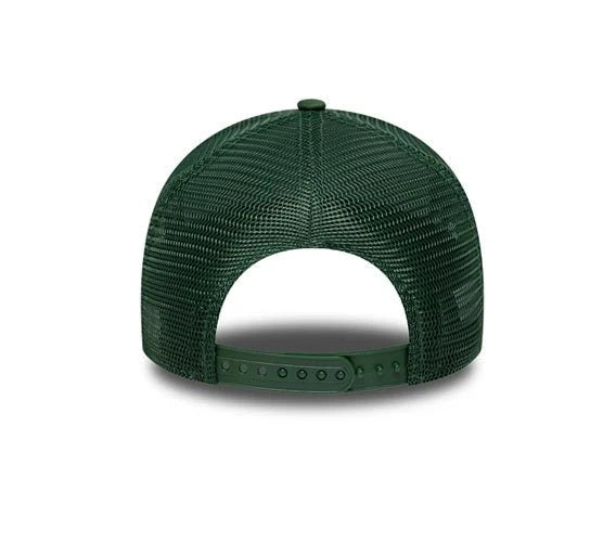 New Era Outdoor Youth Trucker – skogsgrön ungdomskeps