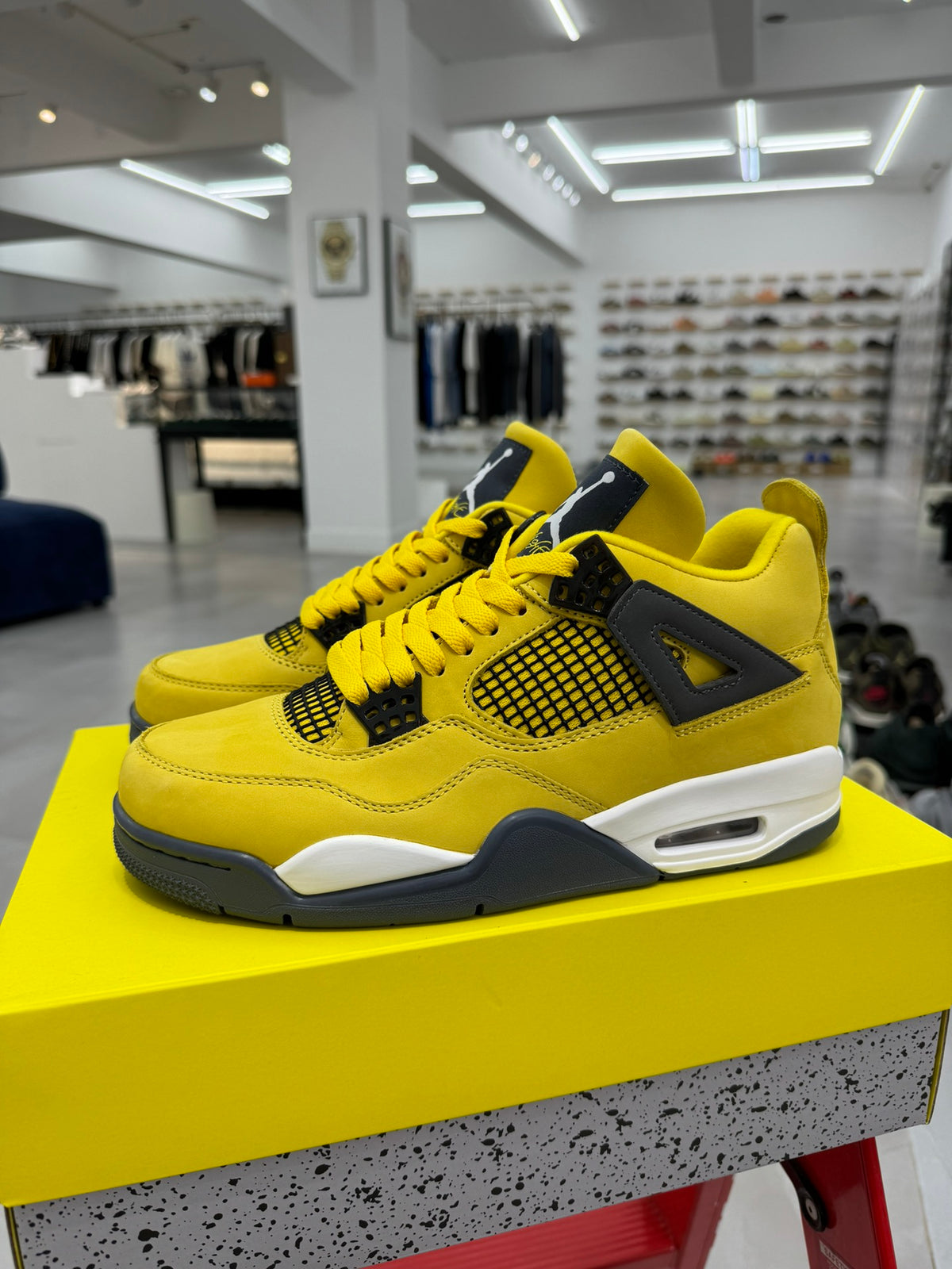 Air Jordan 4 – gul