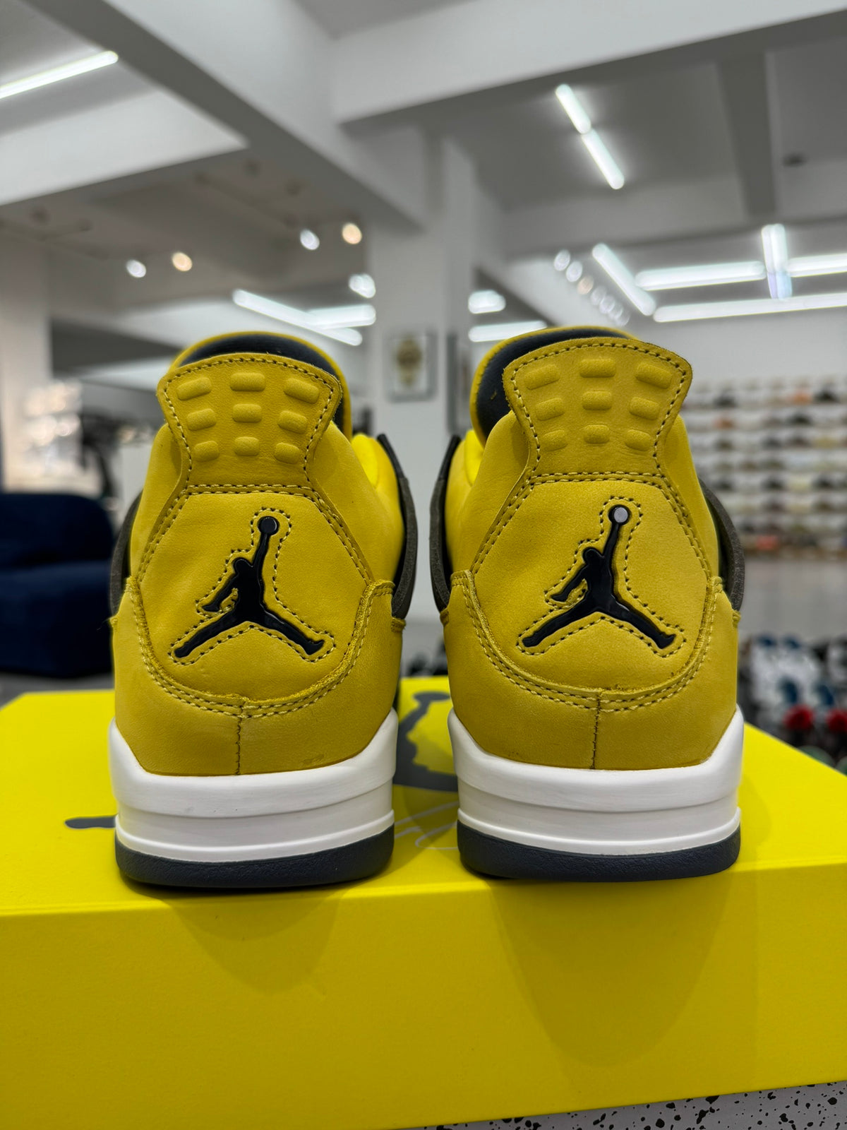 Air Jordan 4 – gul