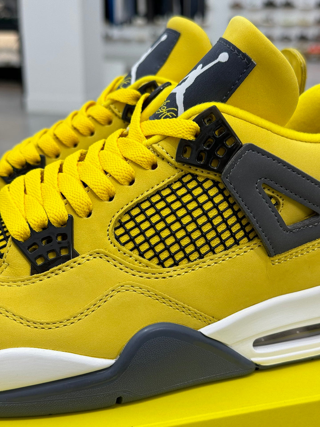 Air Jordan 4 – gul