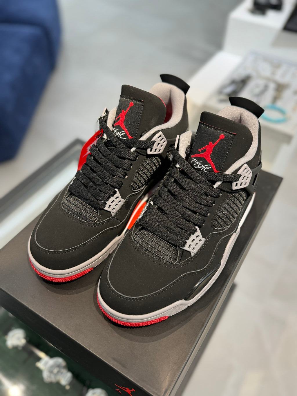 AJ4 Black & Red – svart och röd