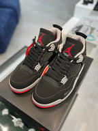 AJ4 Black & Red – svart och röd