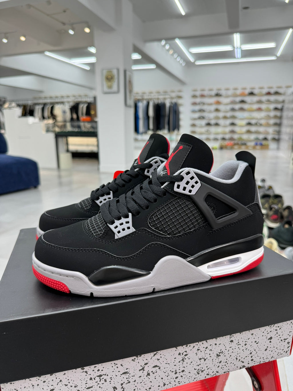 AJ4 Black & Red – svart och röd