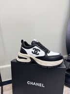 Chanel 25C – vita sneakers med färgblock