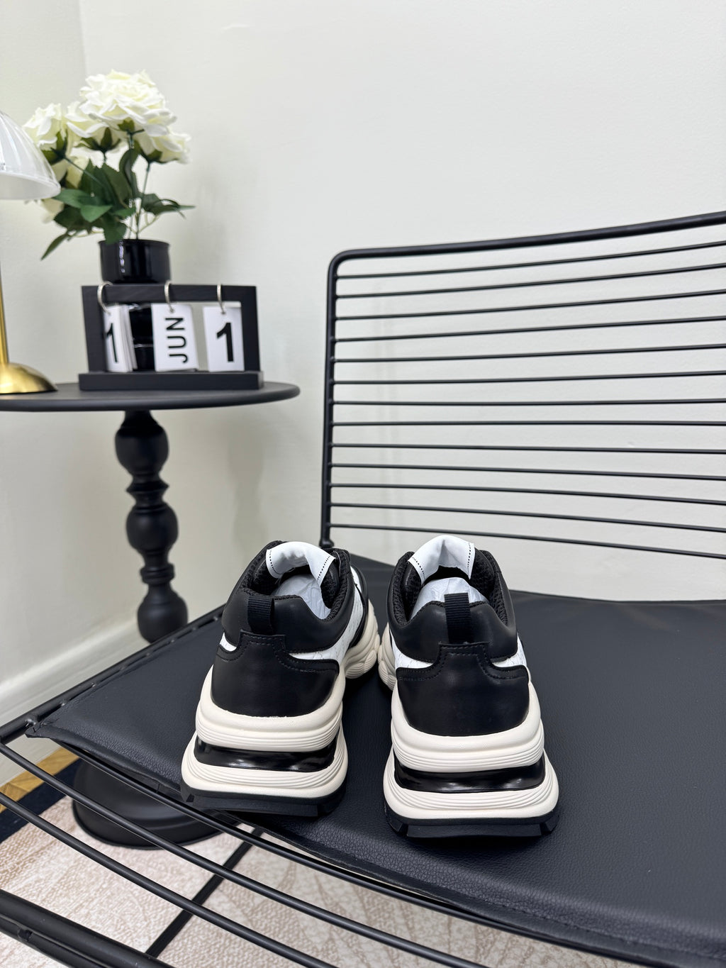 Chanel 25C – vita sneakers med färgblock